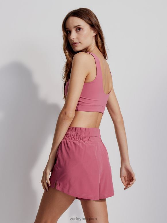 Rose vrouwen Kallin loopt kort 3 