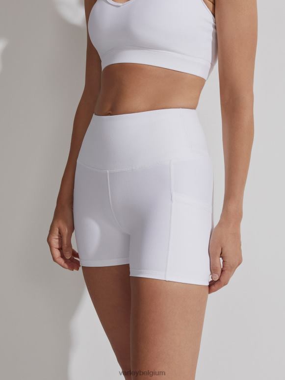 wit vrouwen laten we short gaan 4